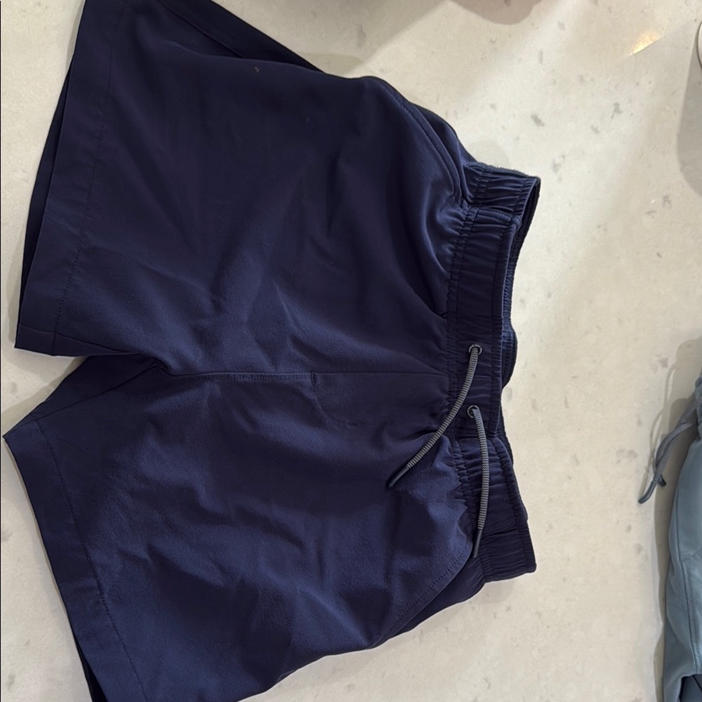 Vineyard Vines Navy blue boys (12-14) performance shorts